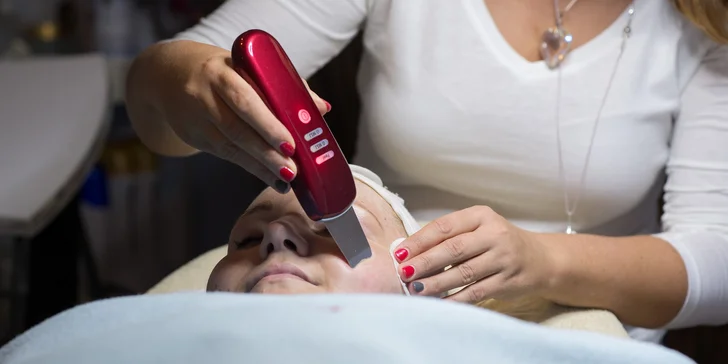 Hĺbkové ultrazvukové čistenie pleti alebo wellness masáž tváre a dekoltu