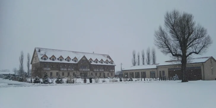 Exkluzívny pobyt v novom Hoteli Malvázia**** s neobmedzeným wellness, vonkajším bazénom a areálom s parkom, so športoviskami a jazerom na člnkovanie