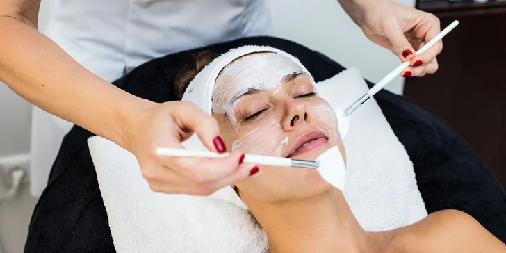 Chemický peeling na klinike celebrít! Zbavte sa akné, vrások i pigmentových škvŕn!