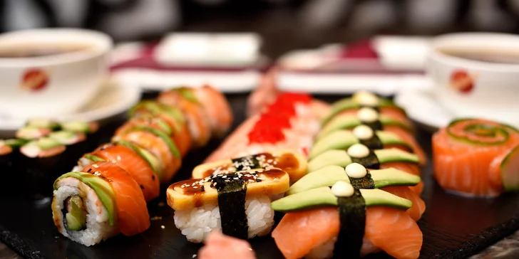 Sushi menu s ostrokyslou polievkou v Asian Restaurant v Auparku