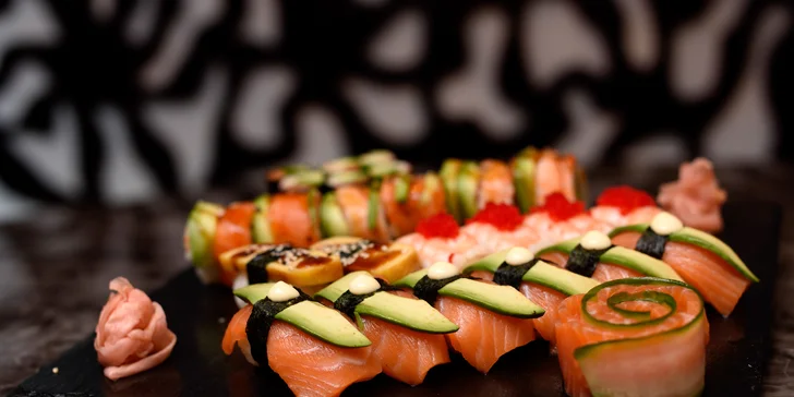Sushi menu s ostrokyslou polievkou v Asian Restaurant v Auparku