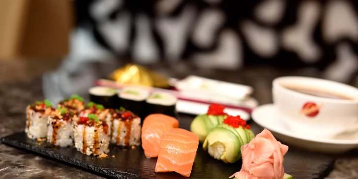 Sushi menu s ostrokyslou polievkou v Asian Restaurant v Auparku