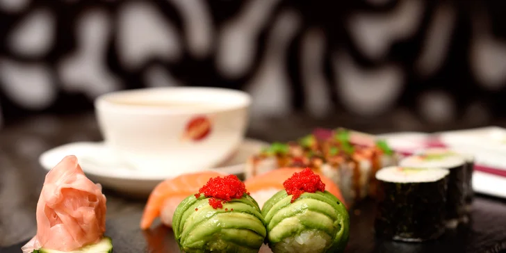 Sushi menu s ostrokyslou polievkou v Asian Restaurant v Auparku