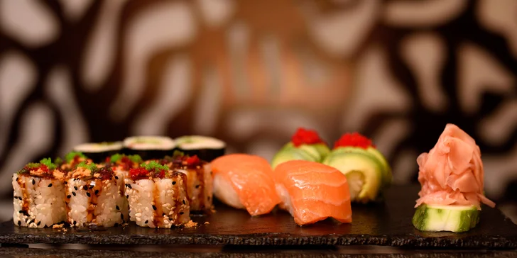 Sushi menu s ostrokyslou polievkou v Asian Restaurant v Auparku