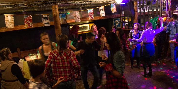 Silvestrovská party na na lodi! Žúr na Dunaji aj s DJom, barom a občerstvením!