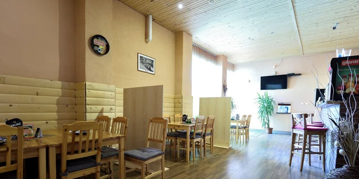Grilované špeciality a pochúťky s dvoma veľkými pivami