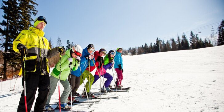 Celodenný skipas alebo sezónny skipas VIP s večerným lyžovaním a servisom lyží alebo požičaním výstroje v Snowparadise Veľká Rača Oščadnica