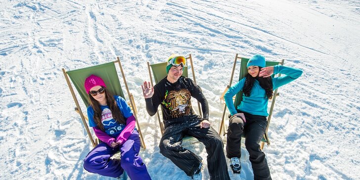 Celodenný skipas alebo sezónny skipas VIP s večerným lyžovaním a servisom lyží alebo požičaním výstroje v Snowparadise Veľká Rača Oščadnica