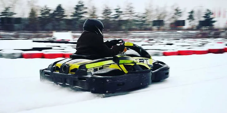 Adrenalínová jazda na motokárach