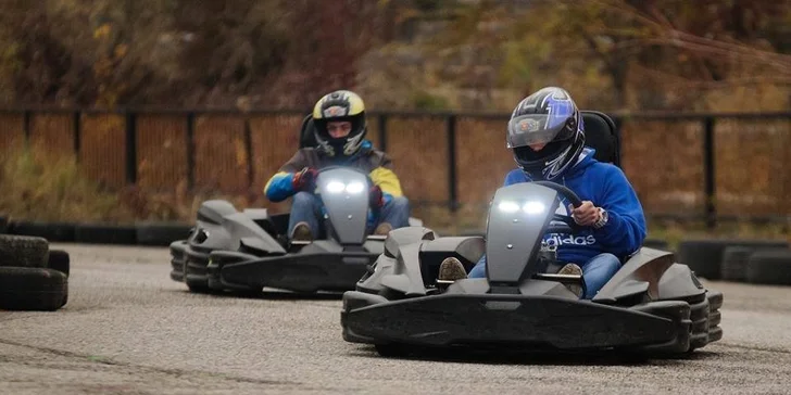 Adrenalínová jazda na motokárach