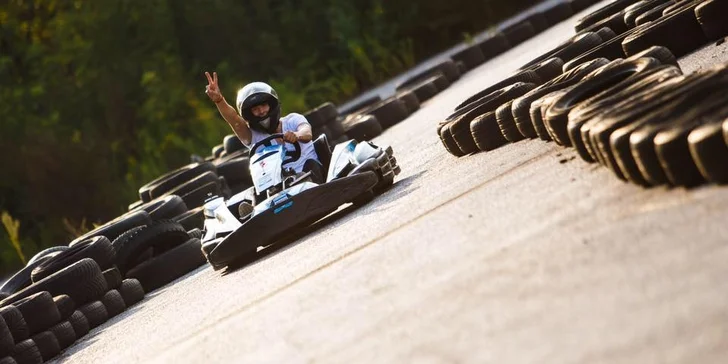 Adrenalínová jazda na motokárach