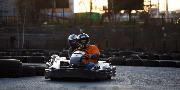 Adrenalínová jazda na motokárach
