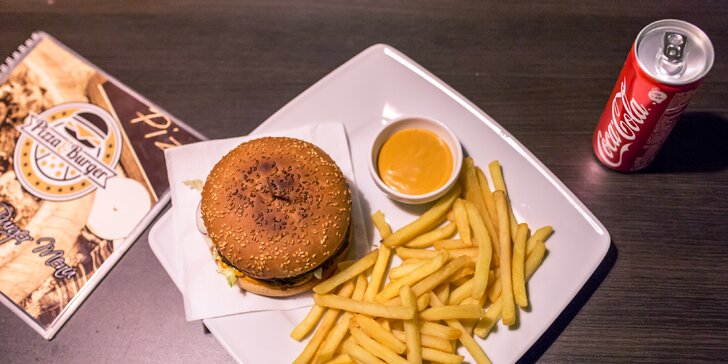Šťavnatý burger so steakovými hranolčekmi a nápojom - aj donáška!
