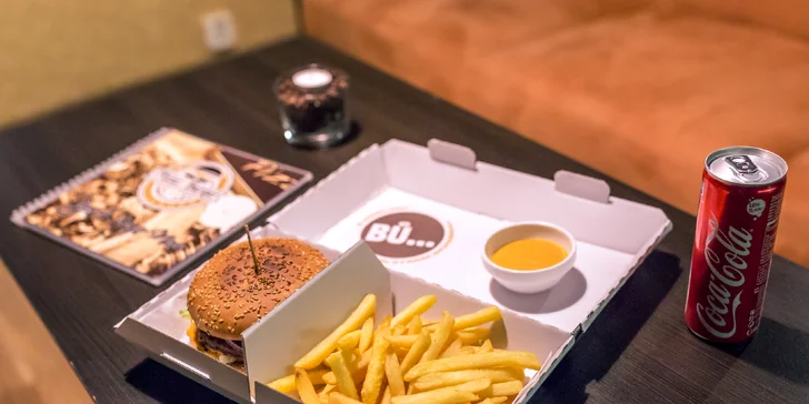 Šťavnatý burger so steakovými hranolčekmi a nápojom - aj donáška!