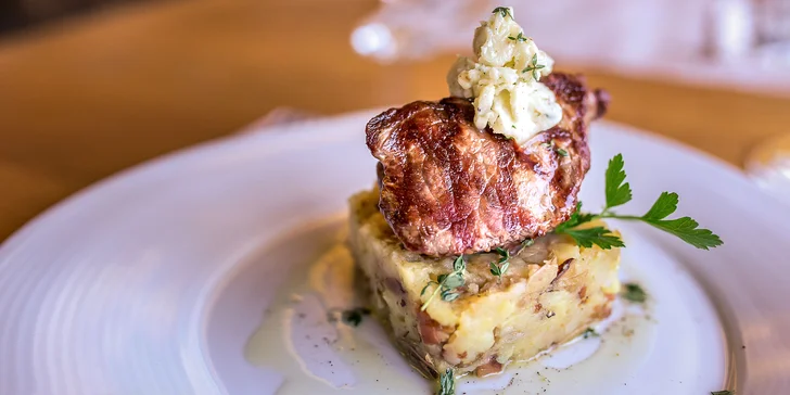 Hovädzí rump steak + palacinky a víno podľa vlastného výberu