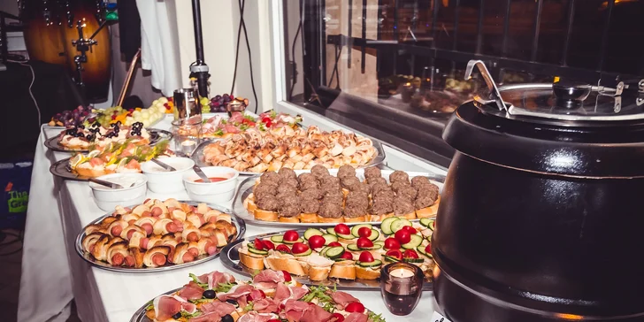 Párty od 6,98 € na osobu s kompletným cateringom, výzdobou a DJ-om pre 20 - 50 ľudí v Ave Café