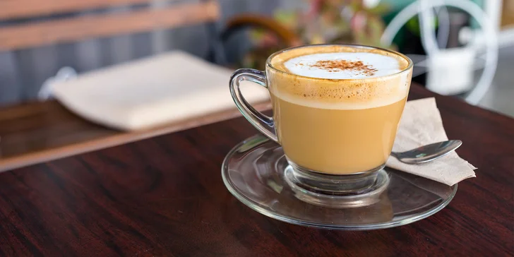Dezert podľa vlastného výberu s espressom ALEBO cappuccinom