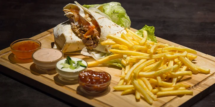 Gyros v placke s hranolčekmi