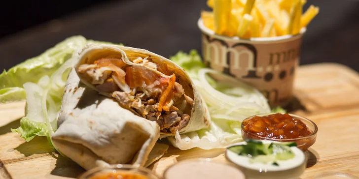 Gyros v placke s hranolčekmi
