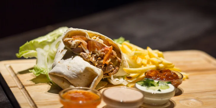 Gyros v placke s hranolčekmi