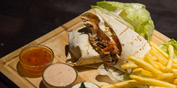 Gyros v placke s hranolčekmi