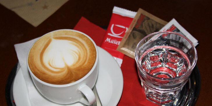 Dezert podľa vlastného výberu s espressom ALEBO cappuccinom