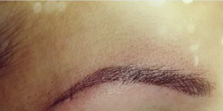 Permanentný make-up obočia alebo pier a 3D mihalnice