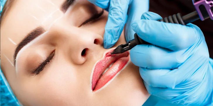 Permanentný make-up obočia alebo pier