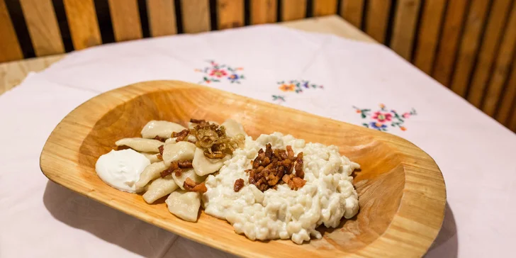 Chižovský tanier s bryndzovými haluškami a pirohami