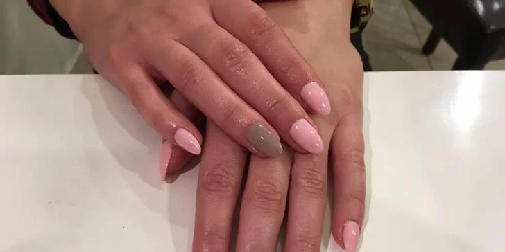 Až 8D kašmírové mihalnice s úpravou obočia a shellac manikúrou