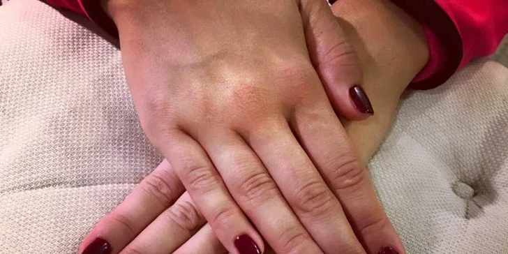 Až 8D kašmírové mihalnice s úpravou obočia a shellac manikúrou