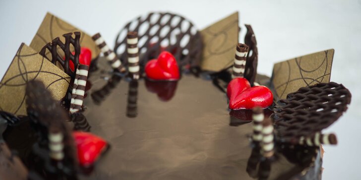 Valentínske ovocné alebo čokoládové torty