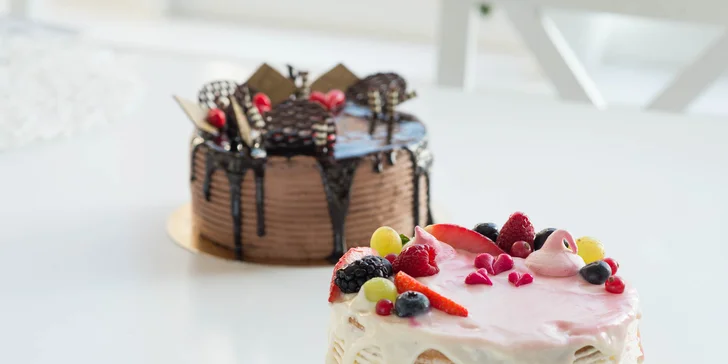 Valentínske ovocné alebo čokoládové torty