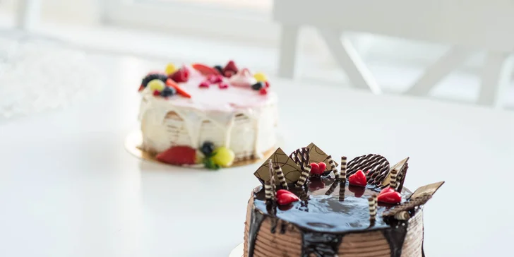 Valentínske ovocné alebo čokoládové torty