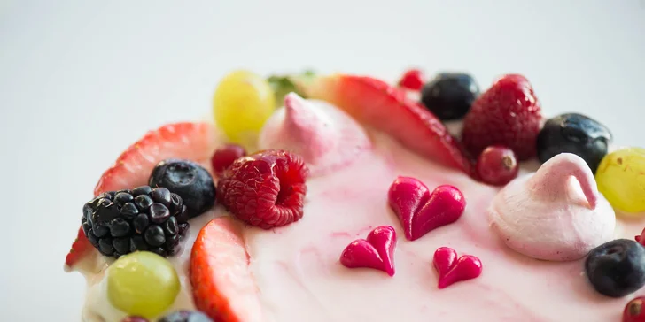 Valentínske ovocné alebo čokoládové torty