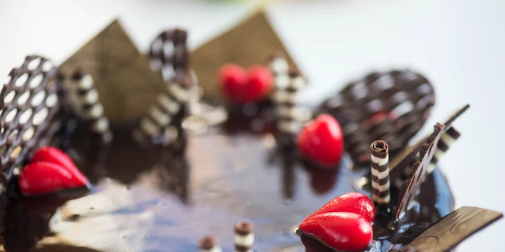 Valentínske ovocné alebo čokoládové torty
