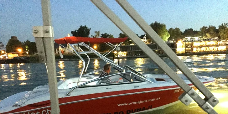 Romantická plavba pre 2 osoby na párty lodi alebo rýchločlne