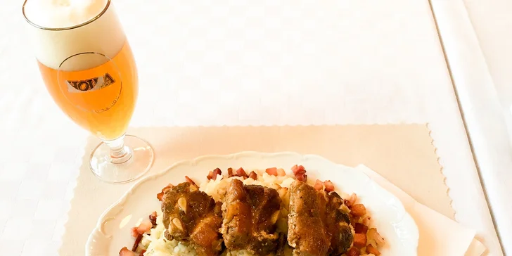 Pečené rebrá so strapačkami alebo oblohou s chlebom + Kofola alebo pivo