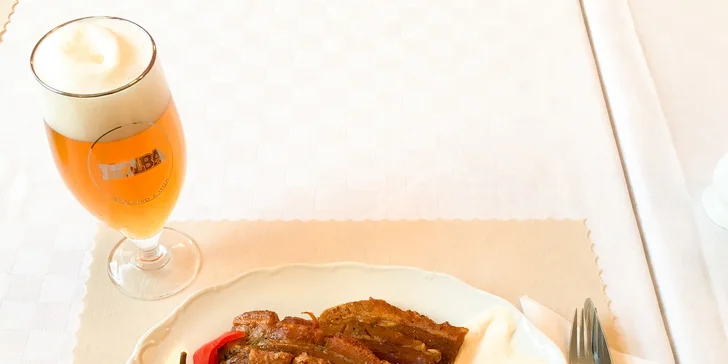 Pečené rebrá so strapačkami alebo oblohou s chlebom + Kofola alebo pivo