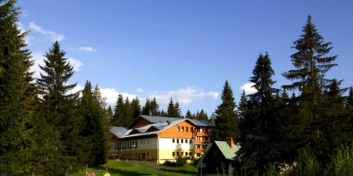 Rodinný pobyt pre nenáročných vo Vysokých Tatrách v Tatranskej Štrbe, deti za zvýhodnených podmienok. Termíny počas jarných prázdnin!