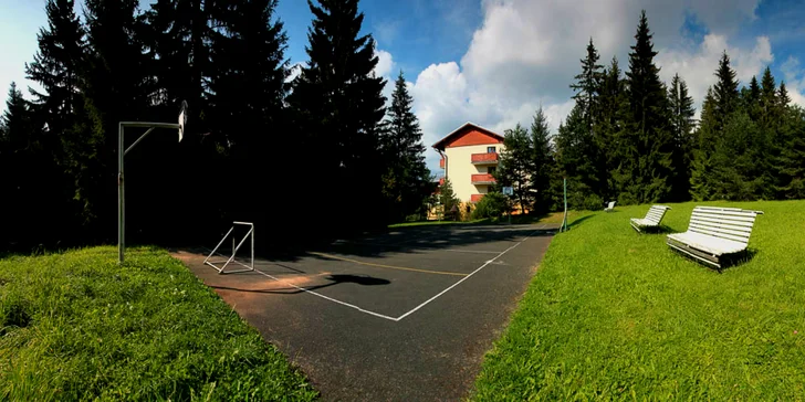 Rodinný pobyt pre nenáročných vo Vysokých Tatrách v Tatranskej Štrbe, deti za zvýhodnených podmienok. Termíny počas jarných prázdnin!