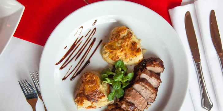 Trojchodové menu s fľašou prosecca pre 2 osoby v hoteli Pressburg
