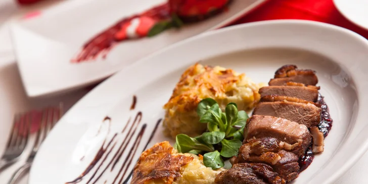 Trojchodové menu s fľašou prosecca pre 2 osoby v hoteli Pressburg