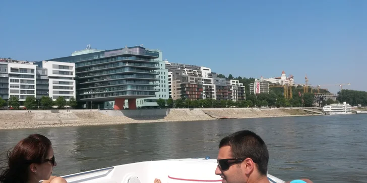 Romantická plavba pre 2 osoby na párty lodi alebo rýchločlne