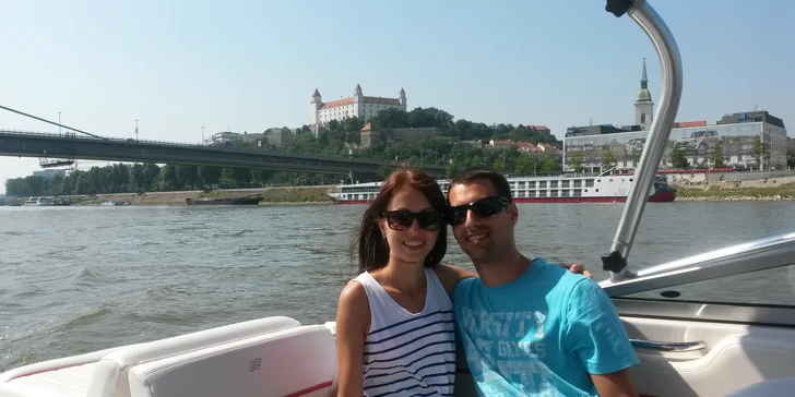 Romantická plavba pre 2 osoby na párty lodi alebo rýchločlne