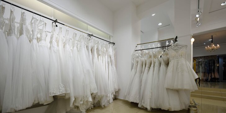 Zľava na požičanie svadobných šiat a kúpu exkluzívnych spoločenských šiat v AZ collection