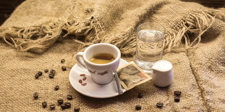 Lahodná káva podľa vášho výberu aj s muffinom alebo zákuskom v Grand caffe