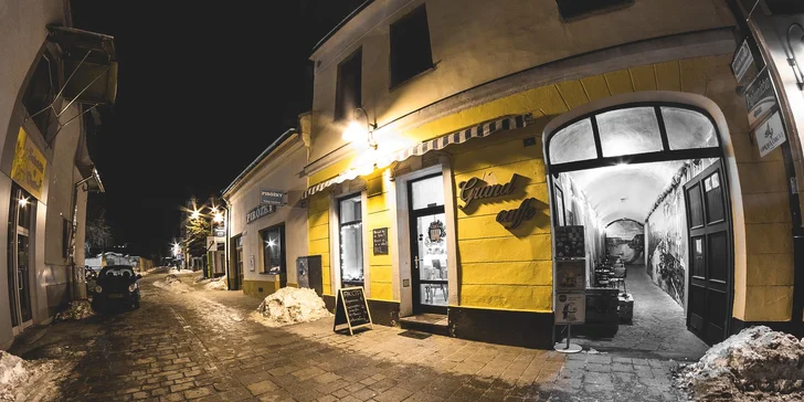 Čerstvé panini s džúsom alebo čajom v Grand caffe