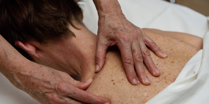 Ajurvédska masáž pre dvojice či synchrónna masáž dvomi terapeutmi
