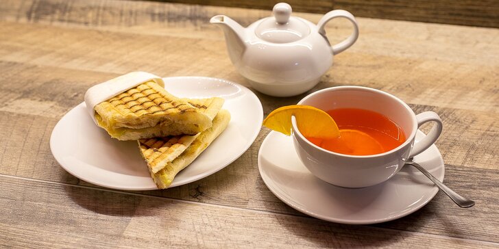 Čerstvé panini s džúsom alebo čajom v Grand caffe